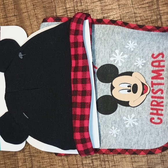 Disney Baby Mickey Mouse Hat, Bib, Socks Christmas Set New with Tags 0-12 Months - Picture 3 of 4